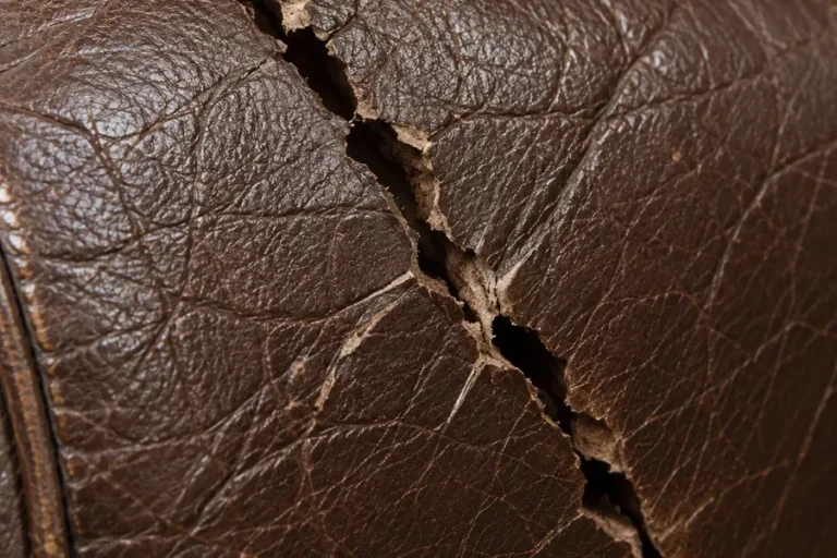 Leather showing through-the-grain split