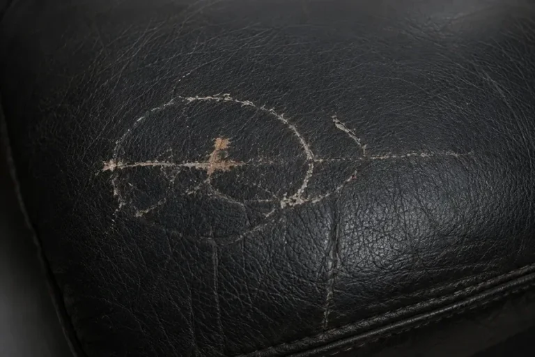 Scratch on pigmented leather